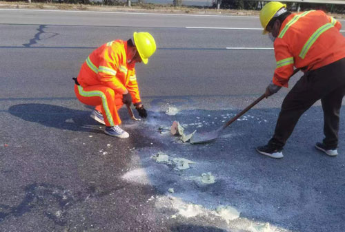 东澳镇公路下沉注浆加固